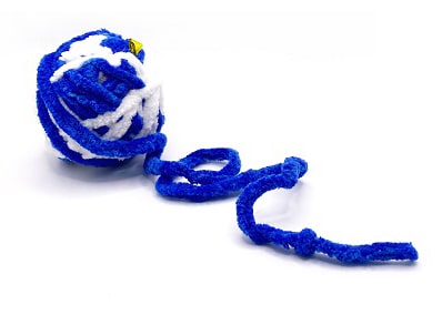 Игрушка Шерстяной клубок с шуршащими лентам и шариком